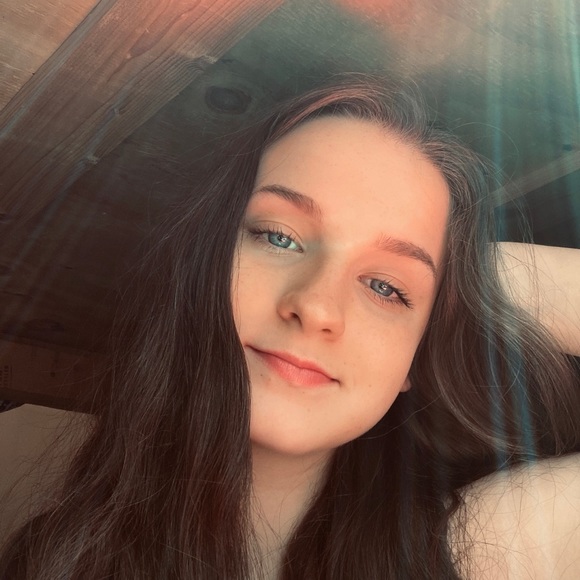 Meet your Posher, Lyllith - Picture 1 of 1